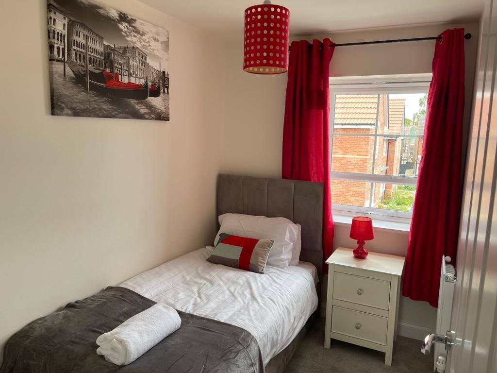 Stunning 3-Bed Risa House In Beeston Nottingham Villa Bagian luar foto